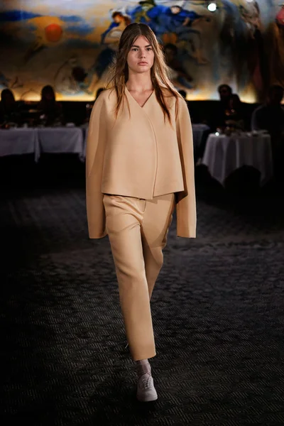 Look 12